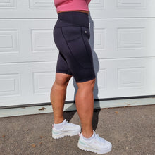 Lataa kuva Galleria-katseluun, Mustat pyöräilyshortsit taskuilla