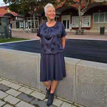 Ladda upp bild till gallerivisning, Kortärmad Topp Midnight Leaves