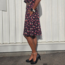 Lataa kuva Galleria-katseluun, Musta kirsikanpunaiset polvipituiset culottes-housut