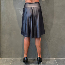 Ladda upp bild till gallerivisning, Black Shine Knälång Byxkjol 2.0