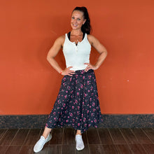 Ladda upp bild till gallerivisning, Småblommig Långkjol med Innershorts