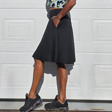 Ladda upp bild till gallerivisning, Svart Knälång Byxkjol med Fickor