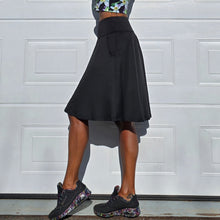 Ladda upp bild till gallerivisning, Svart Knälång Byxkjol med Fickor