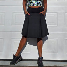 Ladda upp bild till gallerivisning, Svart Knälång Byxkjol med Fickor