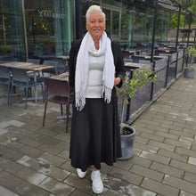 Ladda upp bild till gallerivisning, Svart Långkjol med Innerbyxa