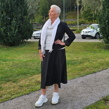Ladda upp bild till gallerivisning, Svart Långkjol med Innerbyxa