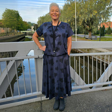 Ladda upp bild till gallerivisning, Kortärmad Topp Midnight Leaves