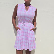 Lataa kuva Galleria-katseluun, Vaaleanpunainen ruudullinen mekko