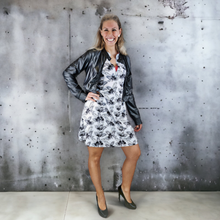 Ladda upp bild till gallerivisning, White Floral Klänning