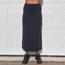 Ladda upp bild till gallerivisning, Svart Lång Zip-kjol med Innershorts
