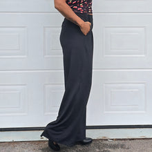 Ladda upp bild till gallerivisning, Sköna Byxor Korta Svarta
