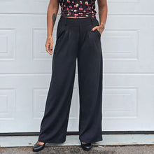 Ladda upp bild till gallerivisning, Sköna Byxor Korta Svarta
