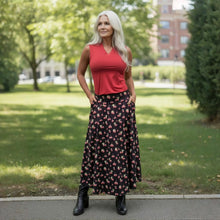 Lataa kuva Galleria-katseluun, Mustat kirsikkaiset pitkät culottes-housut
