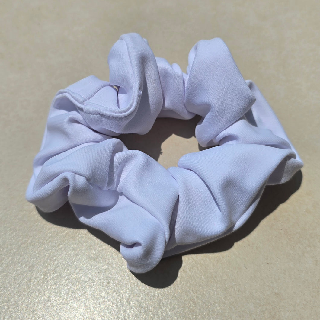 Vit Scrunchie - 4 för 99:-