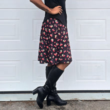 Ladda upp bild till gallerivisning, Black Cherry Knälång Byxkjol
